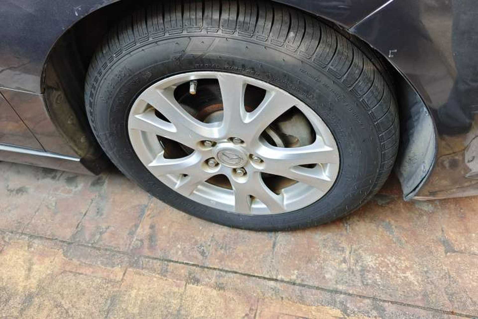 Used Mazda 6 2010 2.0L Automatic Luxury Edition Right Front Wheel Hub