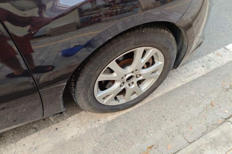 Used Mazda 6 2010 2.0L Automatic Luxury Edition Right Front Wheel Hub