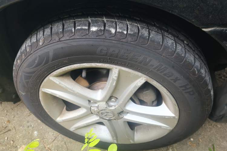 Used Mazda 6 2010 2.0L Automatic Luxury Edition Right Front Wheel Hub