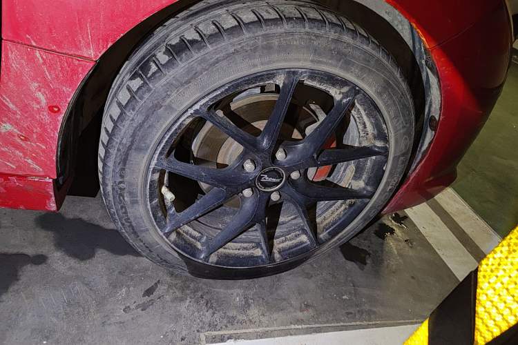 Used Mazda 6 2010 2.0L Automatic Luxury Edition Right Front Wheel Hub
