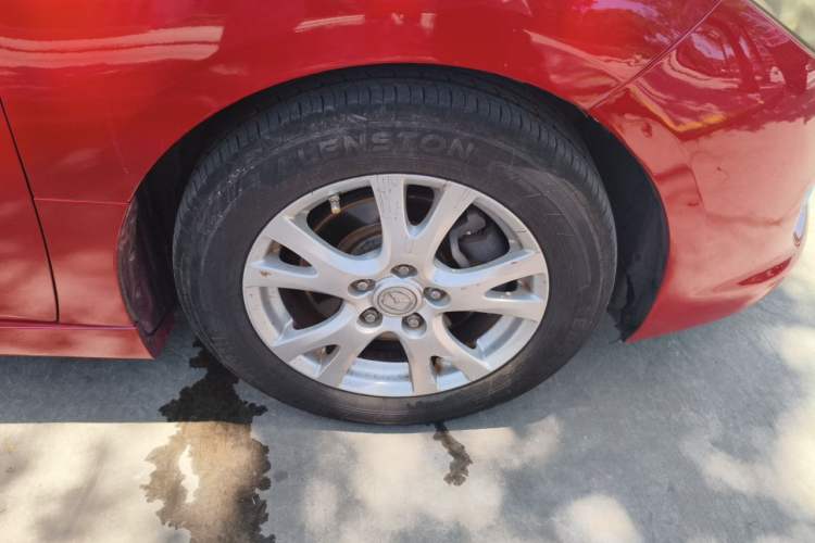 Used Mazda 6 2010 2.0L Automatic Luxury Edition Right Front Wheel Hub