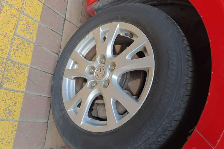 Used Mazda 6 2010 Coupe 2.0L Automatic Luxury Edition Right Front Wheel Hub