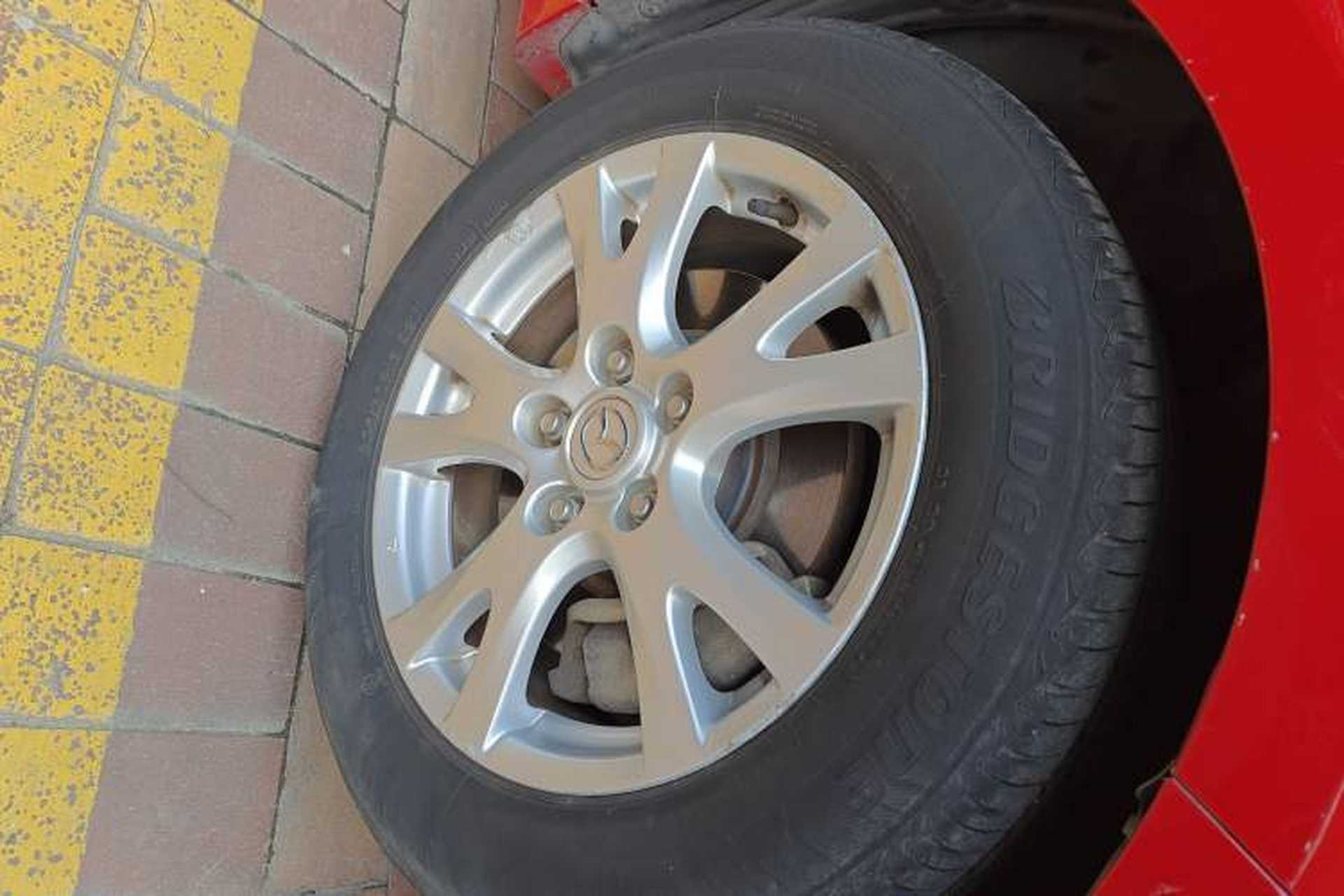 Used Mazda 6 2010 Coupe 2.0L Automatic Luxury Edition Right Front Wheel Hub