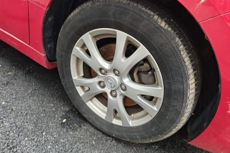 Used Mazda 6 2010 2.0L Automatic Luxury Edition Right Front Wheel Hub