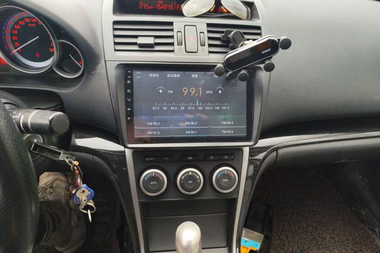Used Mazda 6 2010 2.0L Automatic Luxury Edition Audio And AC Panel