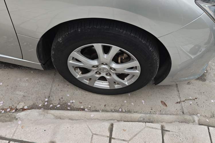 Used Mazda 6 2010 2.0L Automatic Luxury Edition Right Front Wheel Hub