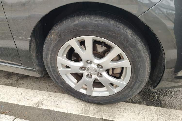 Used Mazda 6 2010 2.0L Automatic Luxury Edition Right Front Wheel Hub