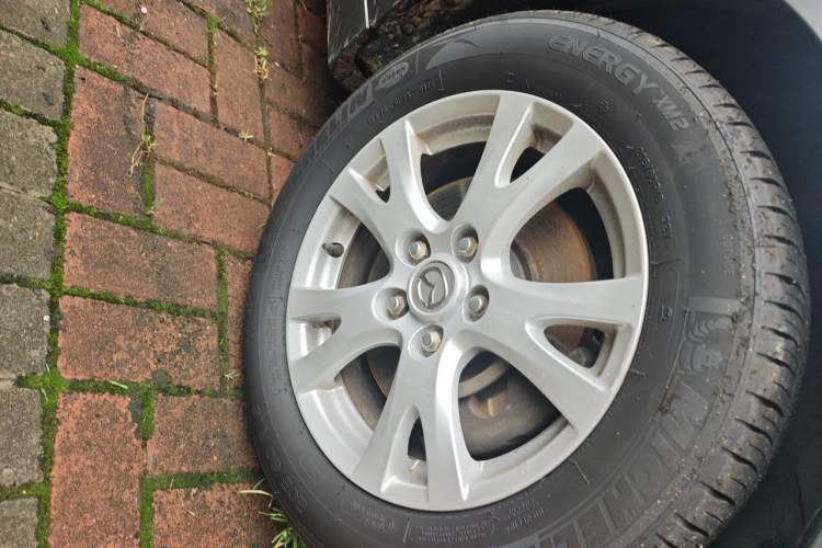 Used Mazda 6 2010 2.0L Automatic Luxury Edition Right Front Wheel Hub