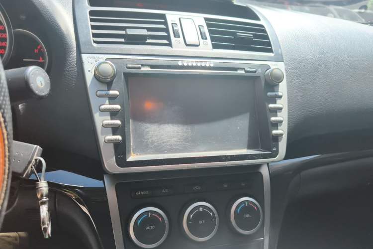 Used Mazda 6 2010 2.0L Automatic Luxury Edition Audio And AC Panel