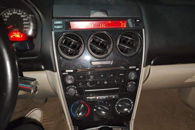 Used Mazda 6 2011 2.0L Automatic Luxury Version Audio And AC Panel