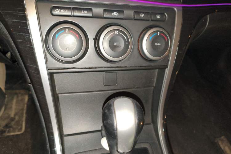 Used Mazda 6 2011 2.0L Automatic Elite Edition Audio And AC Panel