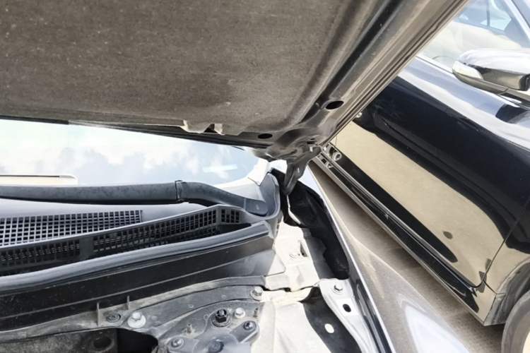 Used Mazda 6 2011 2.0L Automatic Elite Edition Engine Bay Left