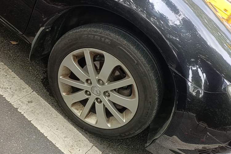 Used Mazda 6 2011 2.0L Automatic Luxury Version Right Front Wheel Hub