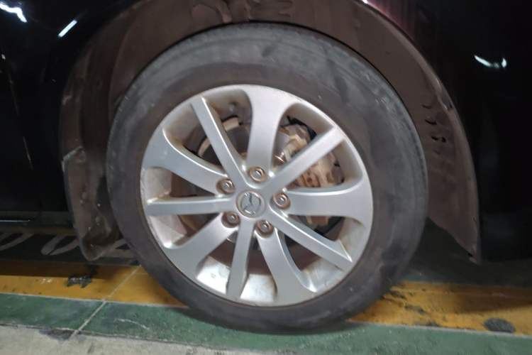 Used Mazda 6 2011 2.0L Automatic Fashion Edition Right Front Wheel Hub