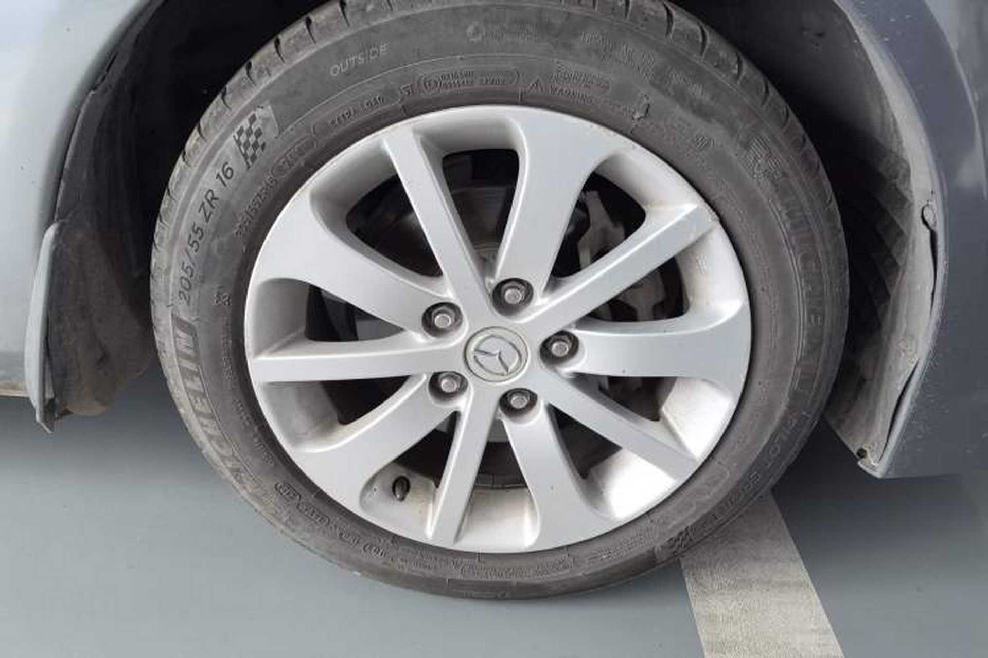 Used Mazda 6 2011 2.0L Automatic Luxury Version Right Front Wheel Hub