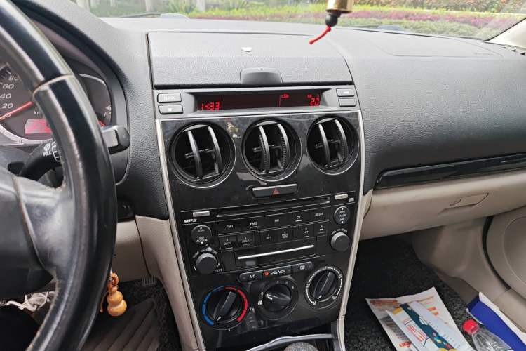 Used Mazda 6 2011 2.0L Automatic Luxury Version Audio And AC Panel