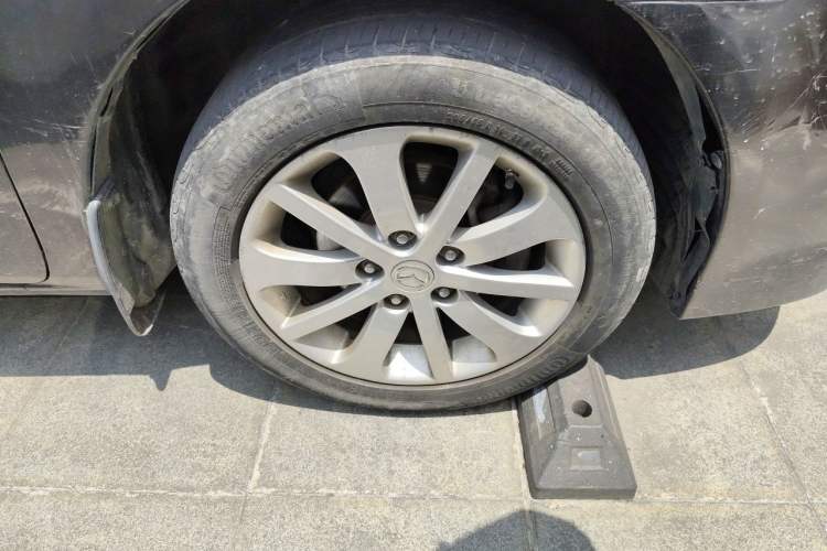 Used Mazda 6 2011 2.0L Automatic Fashion Edition Right Front Wheel Hub