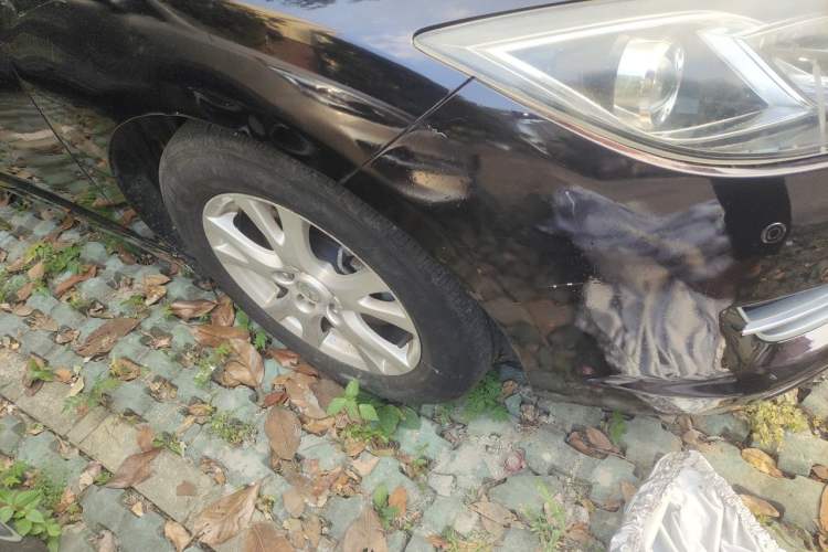 Used Mazda 6 2011 2.0L Automatic Elite Edition Right Front Wheel Hub