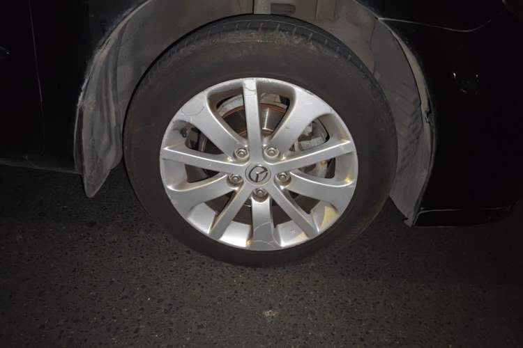 Used Mazda 6 2011 2.0L Automatic Fashion Edition Right Front Wheel Hub