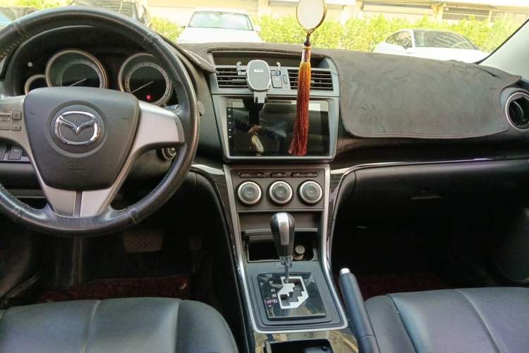 Used Mazda 6 2011 2.0L Automatic Elite Edition Center Console