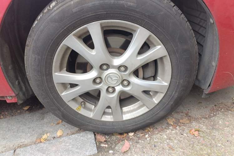 Used Mazda 6 2011 2.0L Automatic Elite Edition Right Front Wheel Hub