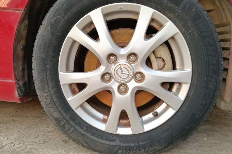 Used Mazda 6 2011 2.0L Automatic Elite Edition Right Front Wheel Hub