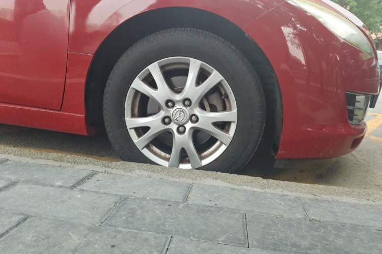 Used Mazda 6 2011 2.0L Automatic Elite Edition Right Front Wheel Hub