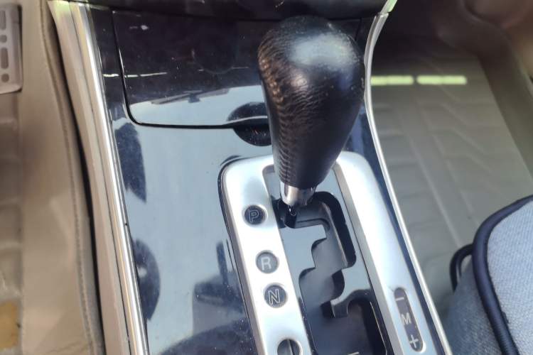 Used Mazda 6 2011 2.0L Automatic Luxury Version Gear Lever