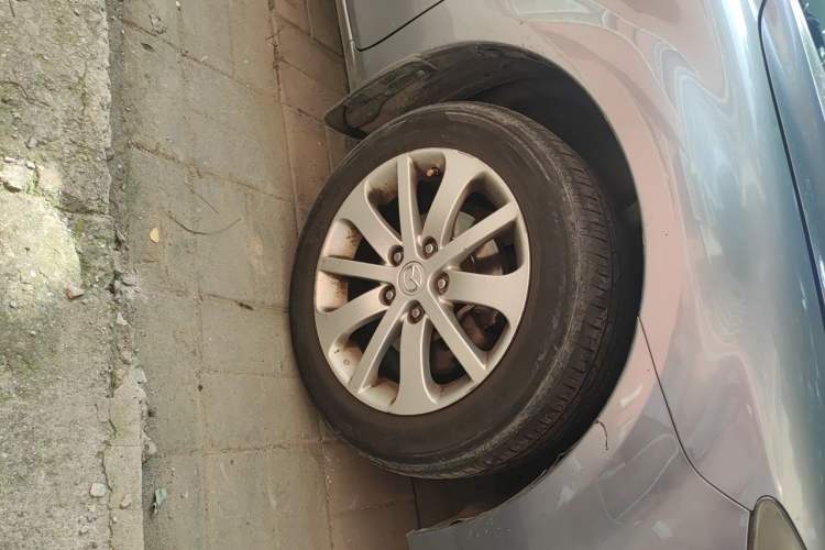 Used Mazda 6 2011 2.0L Automatic Elite Edition Right Front Wheel Hub