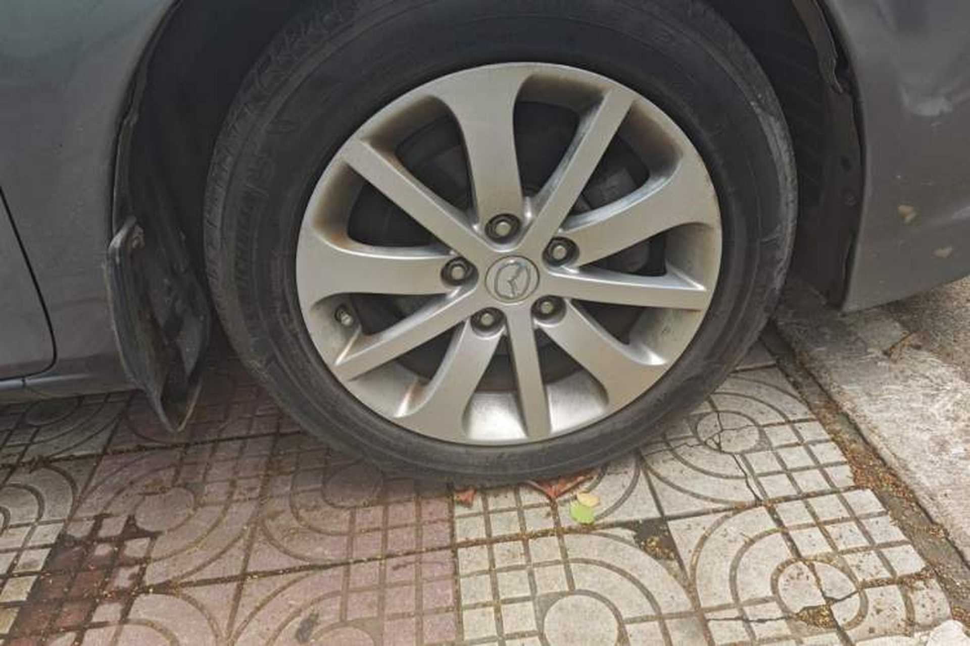 Used Mazda 6 2011 2.0L Automatic Fashion Edition Right Front Wheel Hub