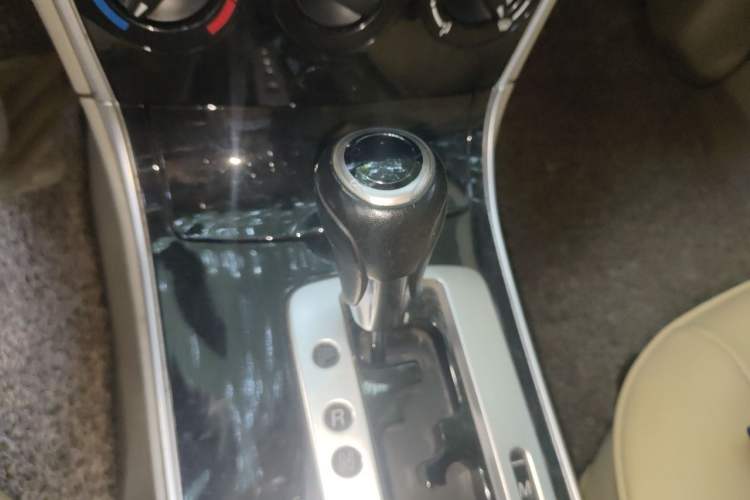 Used Mazda 6 2012 2.0L Automatic Fashion Edition Gear Lever