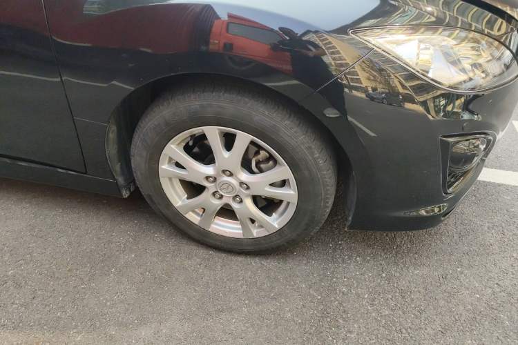 Used Mazda 6 2012 Coupe 2.0L Automatic Elite Edition Right Front Wheel Hub
