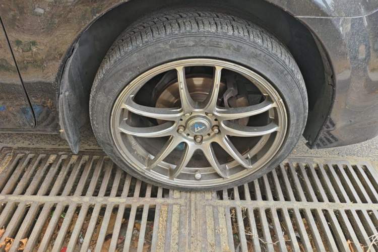Used Mazda 6 2012 2.0L Manual Trim Right Front Wheel Hub