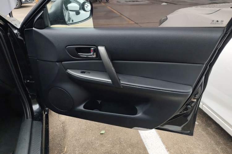 Used Mazda 6 2013 2.0L Automatic Ultra-Luxury Model Interior 5