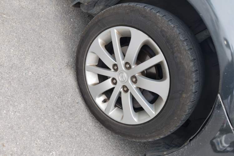 Used Mazda 6 2013 2.0L Automatic Fashion Edition Right Front Wheel Hub
