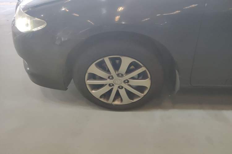 Used Mazda 6 2013 2.0L Automatic Fashion Edition Left Front Wheel Hub