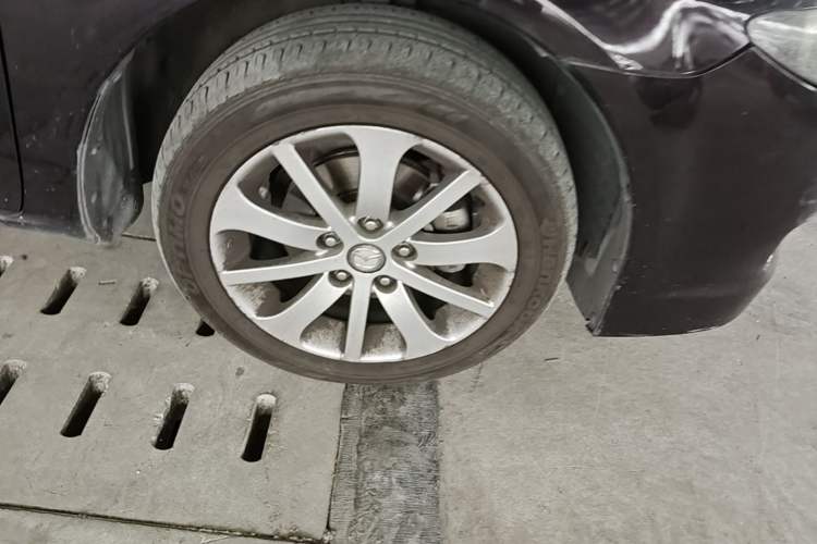 Used Mazda 6 2013 2.0L Automatic Fashion Edition Right Front Wheel Hub