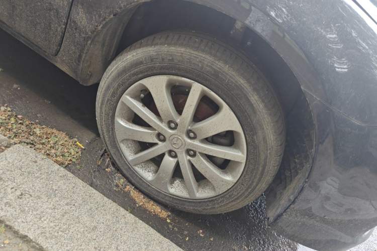 Used Mazda 6 2013 2.0L Automatic Fashion Edition Right Front Wheel Hub