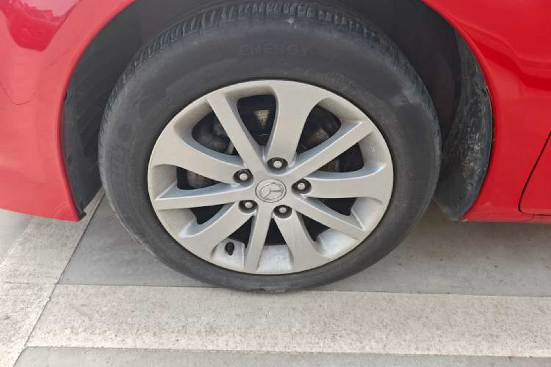 Used Mazda 6 2013 2.0L Automatic Ultra-Luxury Model Left Front Wheel Hub