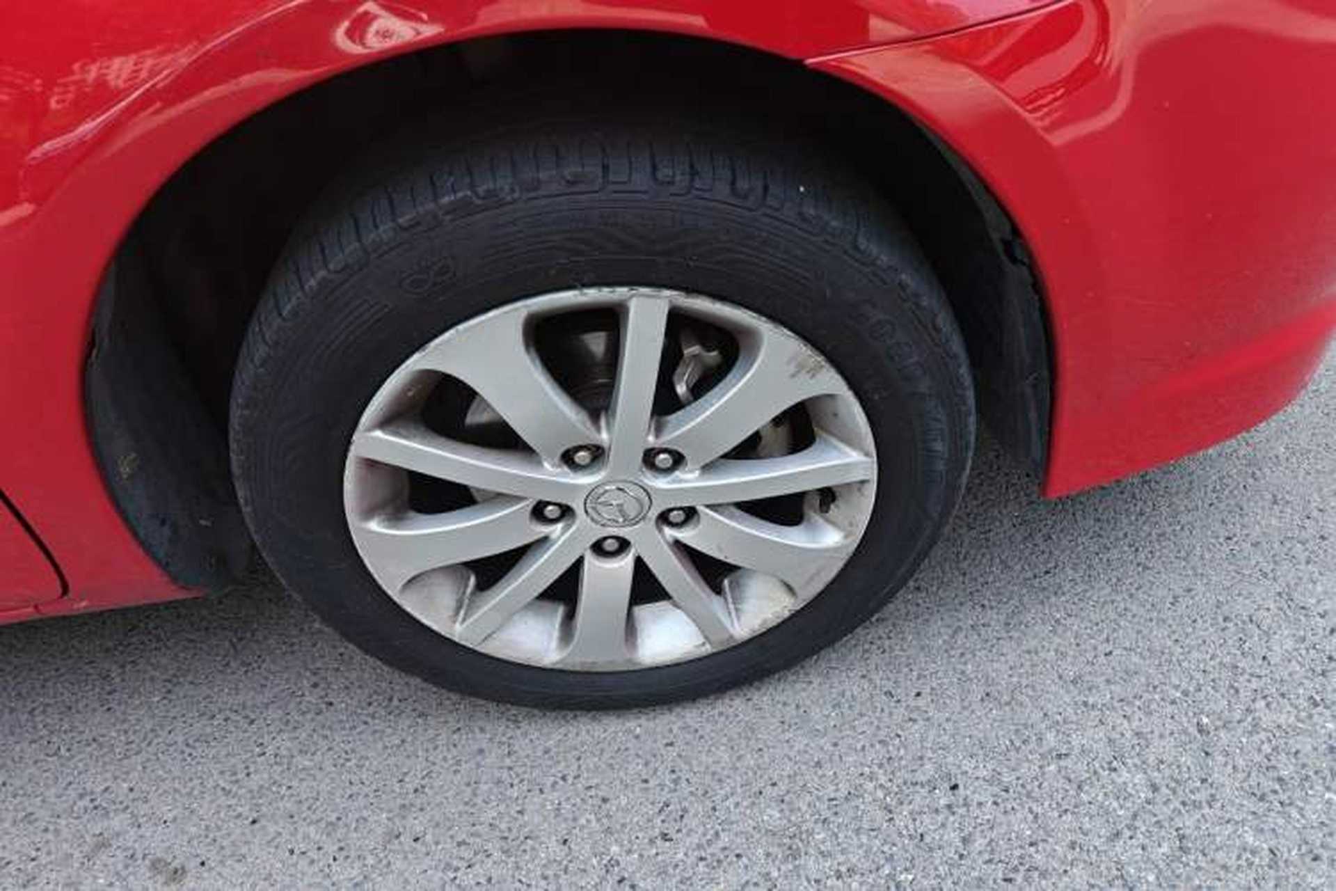 Used Mazda 6 2013 2.0L Automatic Fashion Edition Right Front Wheel Hub
