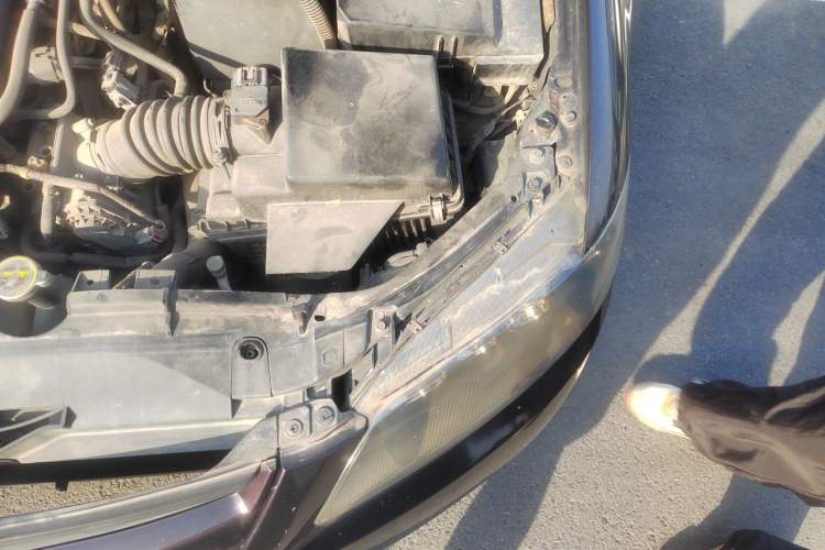 Used Mazda 6 2015 2.0L Automatic Luxury Version Engine Bay Left