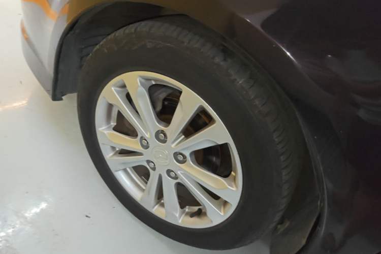 Used Mazda 6 2015 2.0L Automatic Classic Version Left Front Wheel Hub