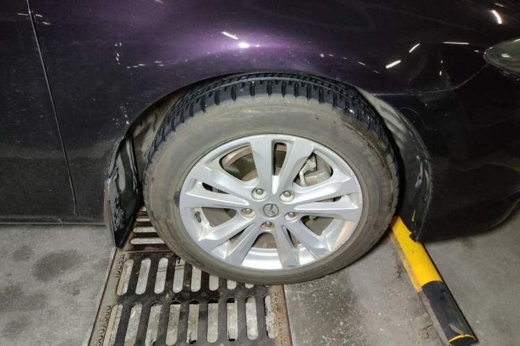 Used Mazda 6 2015 2.0L Automatic Fashion Edition Right Front Wheel Hub
