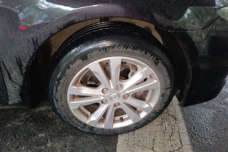 Used Mazda 6 2015 2.0L Automatic Luxury Version Right Front Wheel Hub