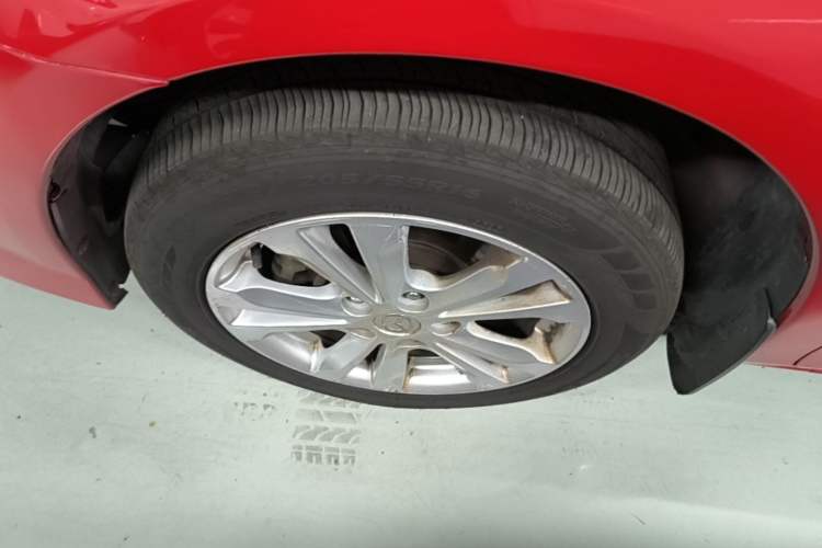 Used Mazda 6 2015 2.0L Automatic Classic Version Left Front Wheel Hub