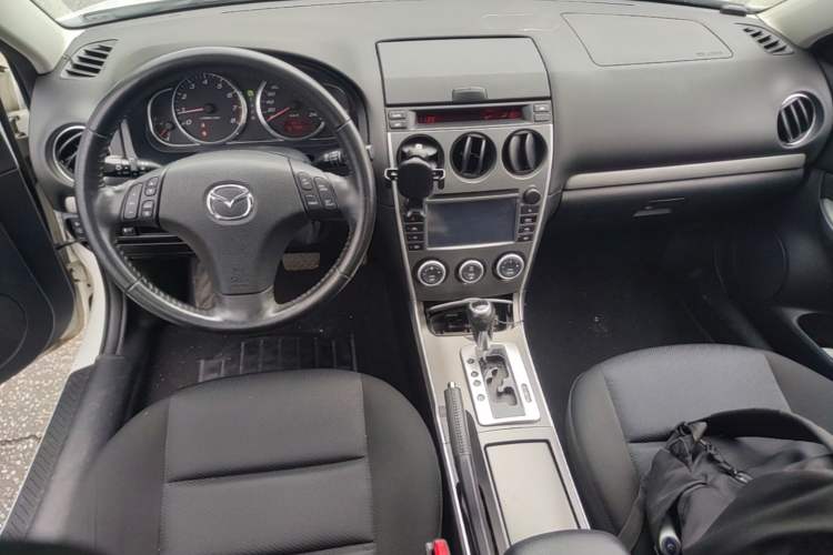 Used Mazda 6 2015 2.0L Automatic Fashion Edition Center Console