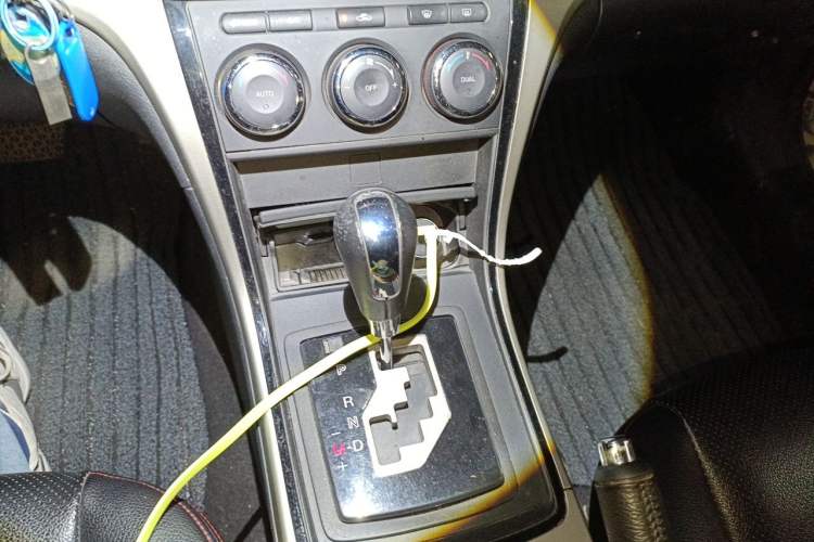 Used Mazda 6 2015 2.0L Automatic Elite Edition Gear Lever