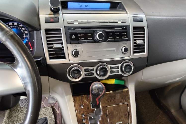 Used Mazda 8 2011 2.3L Deluxe Edition Audio And AC Panel