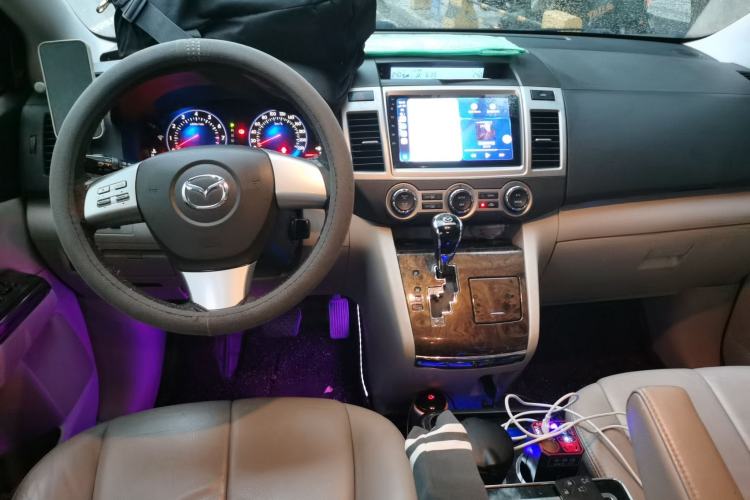 Used Mazda 8 2011 2.3L Deluxe Edition Center Console