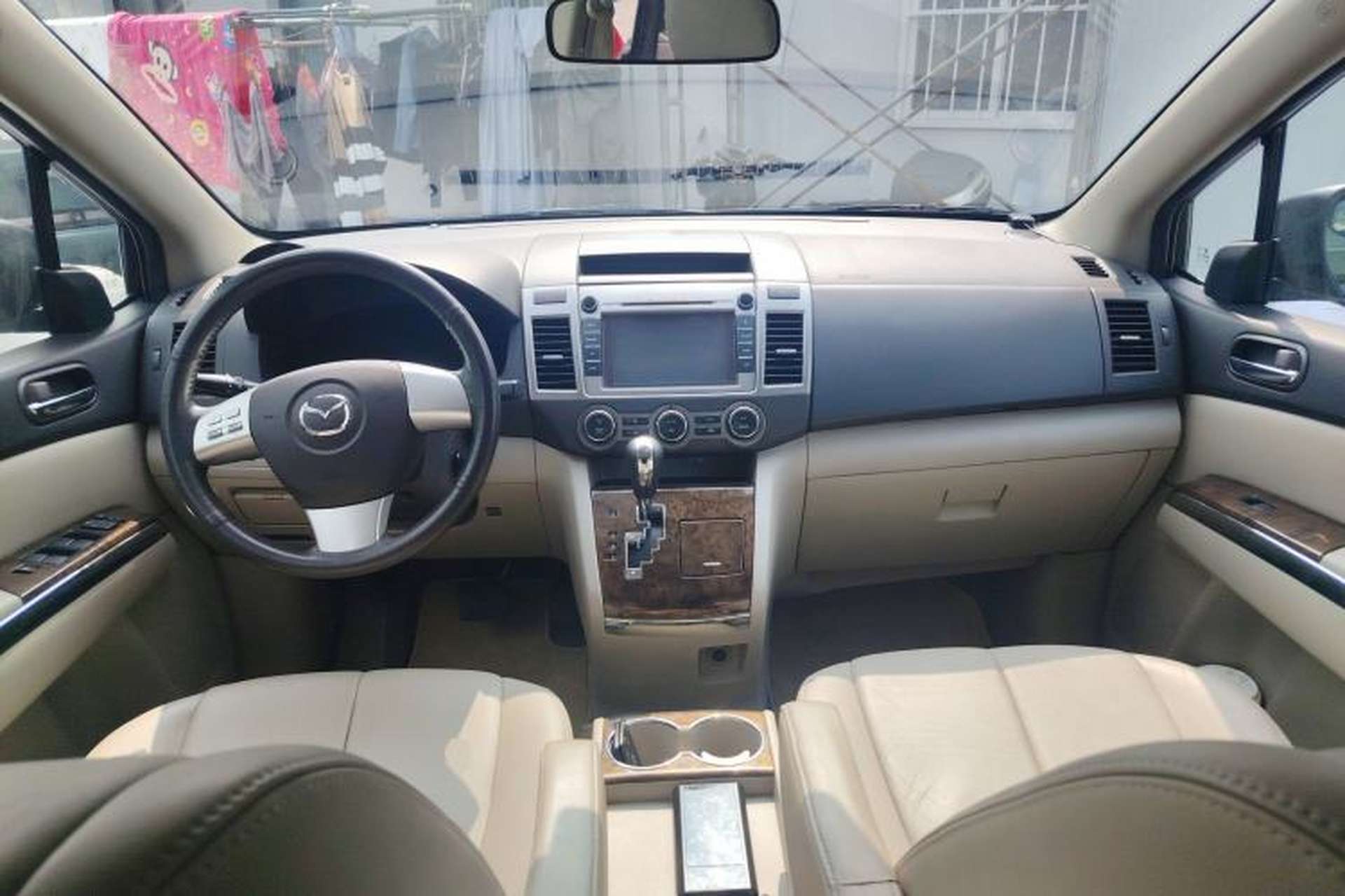 Used Mazda 8 2011 2.3L Elite Edition Center Console